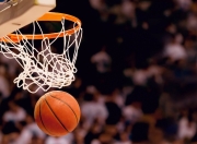 字母哥新星锐不可当表现突出，老鹰前途光明！观众掌声雷动