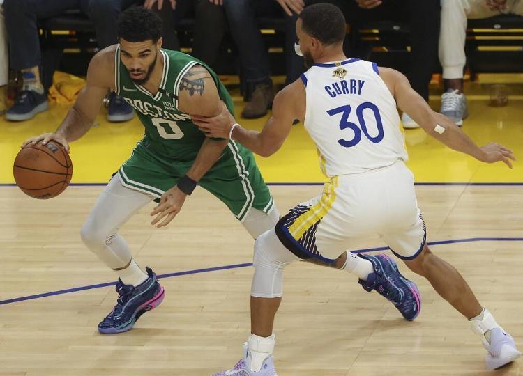 包含塔图姆焦点对战,梅西与90激战美国队分钟,比赛局势复杂胜负难料!的词条 包含塔图姆焦点对战,梅西与90激战美国队分钟,比赛局势复杂胜负难料!的词条